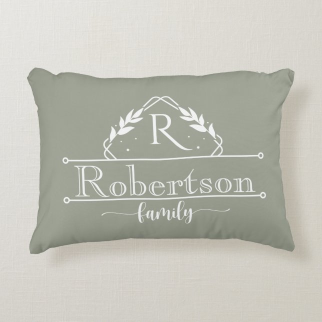 Split Monogram Family Name Dusty Sage Frame Dekokissen (Vorderseite)