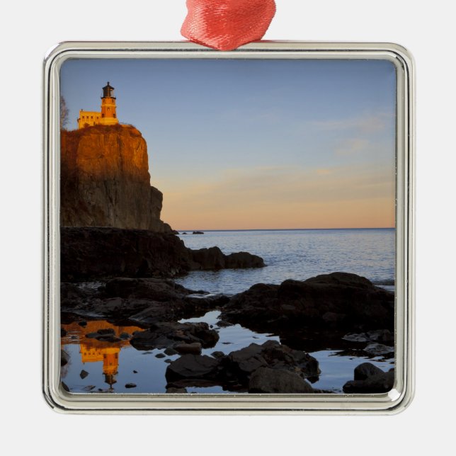 Split Rock Leuchtturm bei Sonnenuntergang bei zwei Ornament Aus Metall (Vorne)
