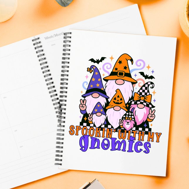 Spookin’ Avec Mes Gnomies : Amis Rétro Halloween (Get festive with spookin' with my gnomies — a Halloween friends design full of humor and charm.)