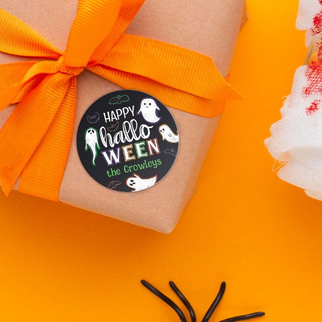 Spooky Bats & Ghosts Happy Halloween Runder Aufkleber (Von Creator hochgeladen)