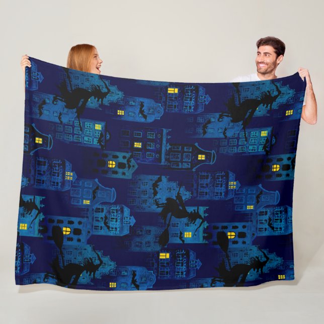 SPOOKY BLUE HALLOWEEN CITYSCAPE FLEECEDECKE (Beispiel)