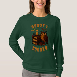 Spooky Books - Schale neben Büchern mit Kerze - T-Shirt