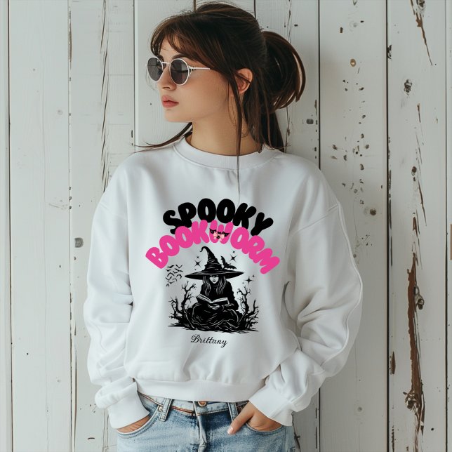 Spooky Bookworm Personalisierter Name Halloween-Ge Sweatshirt (Von Creator hochgeladen)