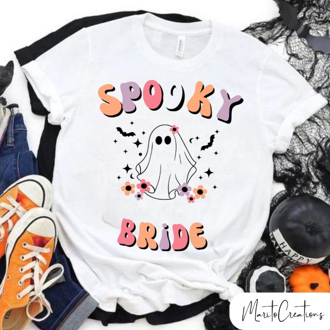 Spooky Bride, Halloween Wifey, Retro Floral Ghost. T-Shirt (Von Creator hochgeladen)