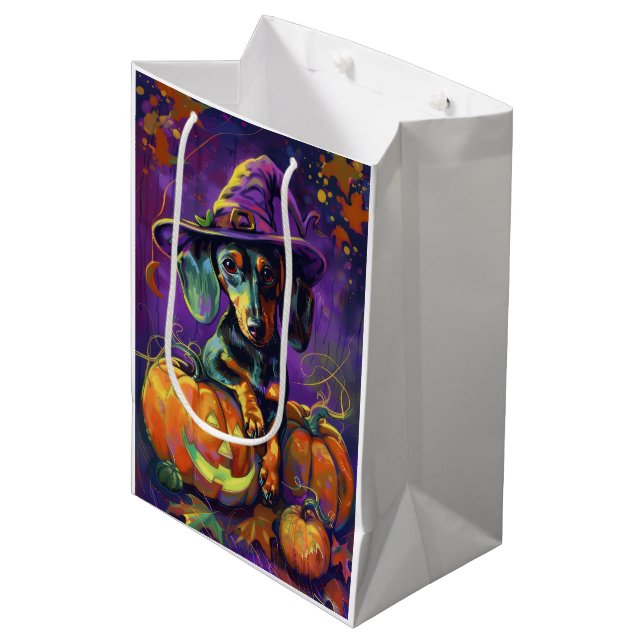 Spooky Dackel Halloween Hexe und Kürbis Mittlere Geschenktüte (Vorderseite Schrägansicht)