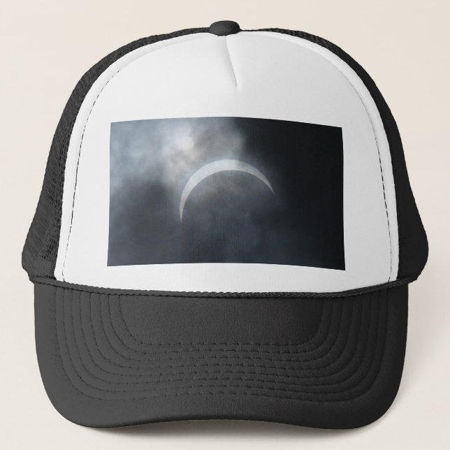 Spooky Eclipse Storm Clouds 2017 Truckerkappe (Vorderseite)