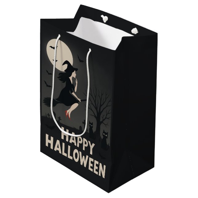 Spooky Flying Hexe Halloween Gruß Mittlere Geschenktüte (Vorderseite Schrägansicht)