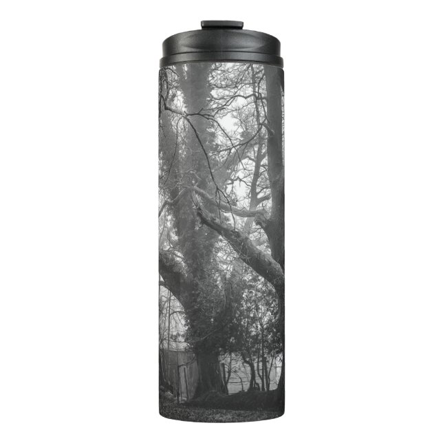 Spooky Forest Black and White Fotografy Thermosbecher (Vorderseite)