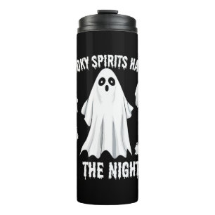 Spooky Geister verfolgen den nächtlichen Halloween Thermosbecher