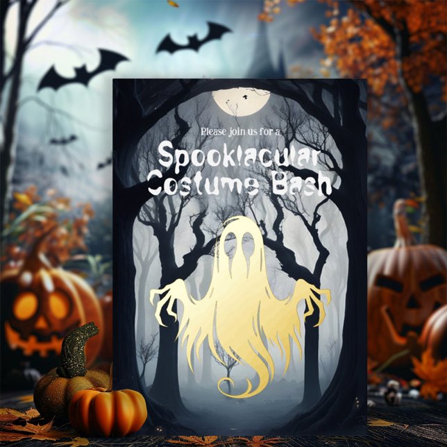 Spooky Ghost Costume und Cocktails Halloween-Party Folieneinladung (Von Creator hochgeladen)