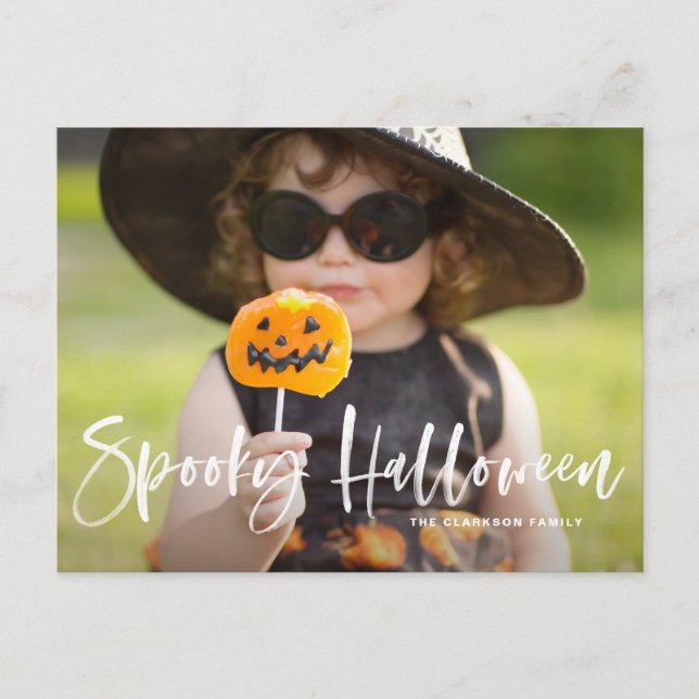 Spooky Halloween Brush Lettern Foto Halloween Postkarte (Vorderseite)