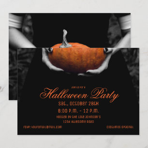 Spooky Halloween Girl mit Pumpkin-Einladung Einladung