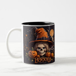 Spooky Halloween Szene mit Kürbis, Hexe, Mond Zweifarbige Tasse