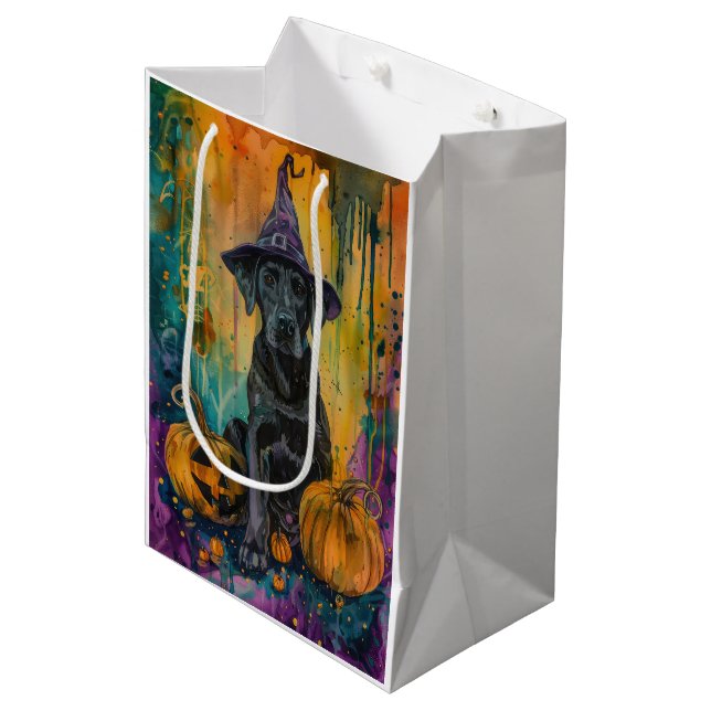 Spooky Labrador Hund Halloween Hexe und Pumpkin Mittlere Geschenktüte (Vorderseite Schrägansicht)