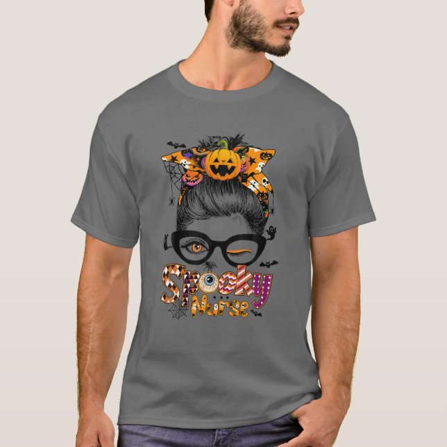 Spooky Nurse Messy Bun Nurse Life CNA RN Halloween T-Shirt (Vorderseite)