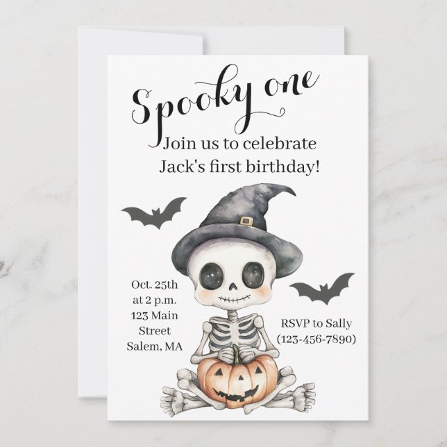 Spooky One | Niedliches Skelett Halloween 1. Gebur Einladung (Vorderseite)