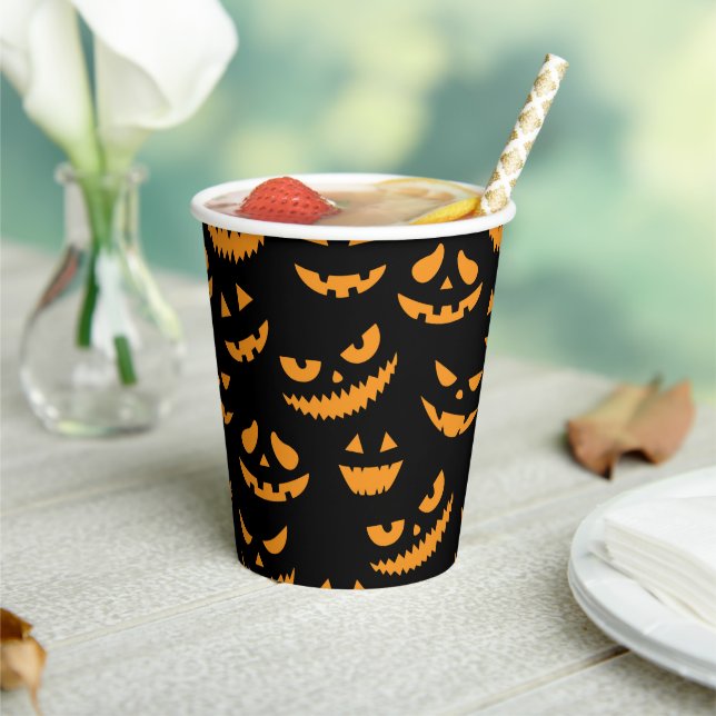 Spooky Pumpkin Faces Kids Halloween-Party Pappbecher (In Situ)