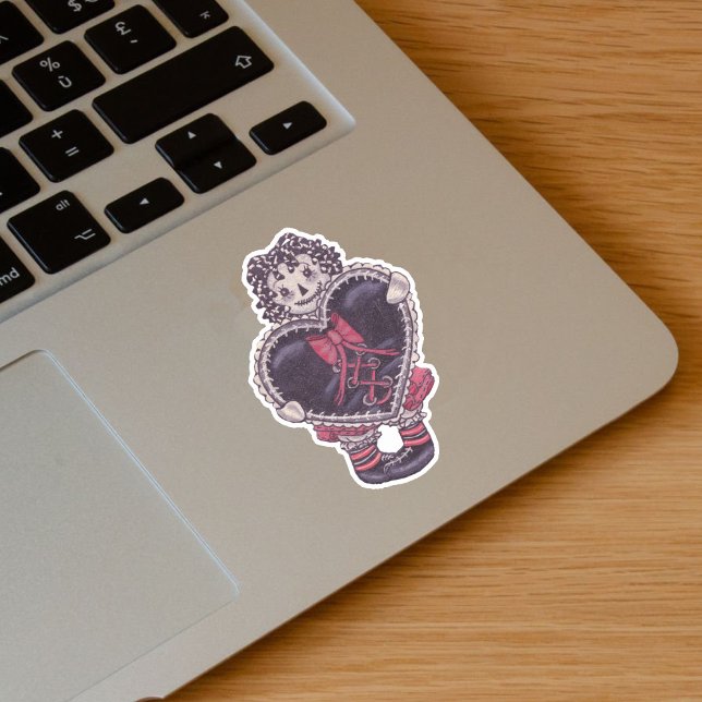 Spooky Rag Doll Yarn Hair Big Black Heart Red Bow Aufkleber (Spooky rag doll pale face black yarn look hair with black heart red bow on vinyl sticker.)