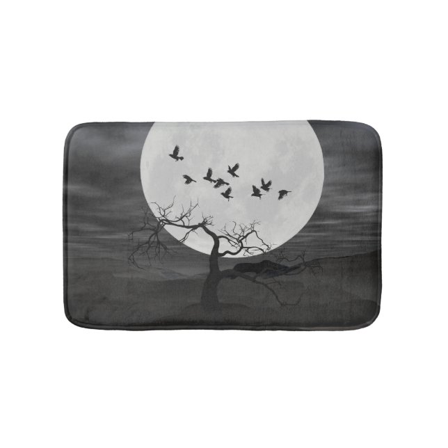 Spooky Ravens fliegen gegen den Vollmond Badematte (Vorderseite)