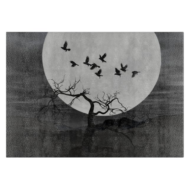 Spooky Ravens fliegen gegen den Vollmond Schneidebrett (Vorderseite)