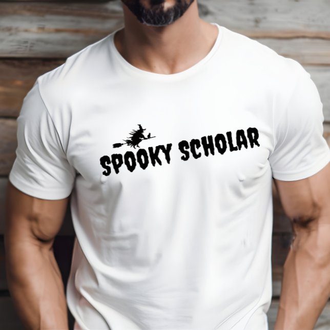 Spooky Scholar schwarze Typografie halloween Hexe T-Shirt (Von Creator hochgeladen)