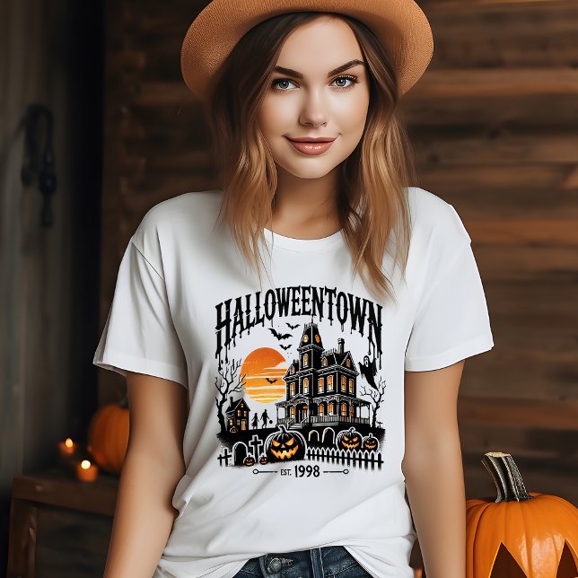 Spooky Season Style: Halloweeneigenes Halloween T-Shirt (Von Creator hochgeladen)