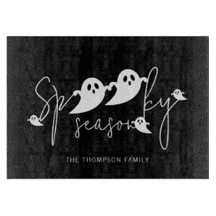 Spooky Season Text und Ghost Silhouetten Halloween Schneidebrett