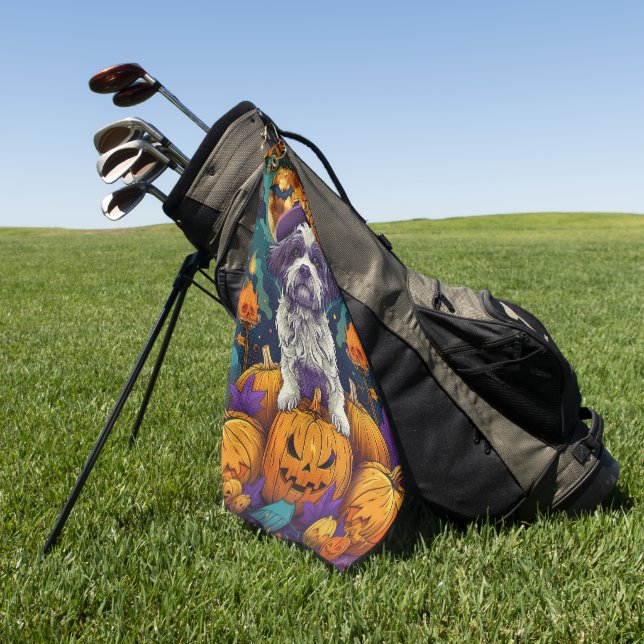 Spooky Shih Tzu Hund Halloween Hexe und Pumpkin Golfhandtuch (Gras)