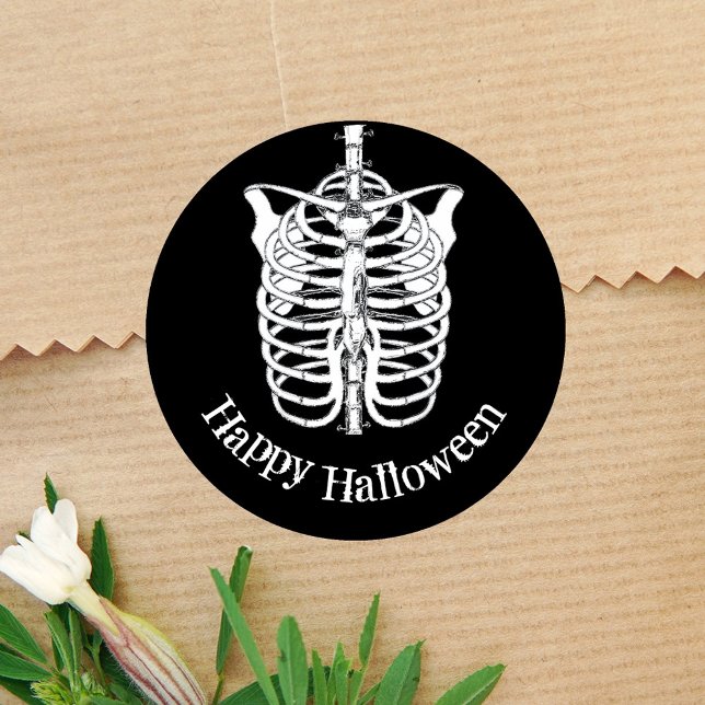 Spooky Skeleton Happy Halloween Runder Aufkleber (Black and white halloween skeleton sticker)