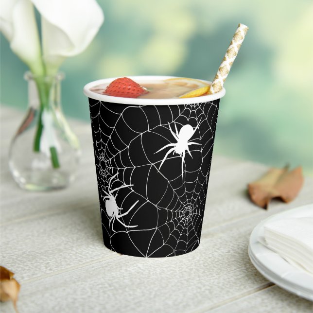 Spooky Spiders auf Coblis Halloween Pappbecher (In Situ)