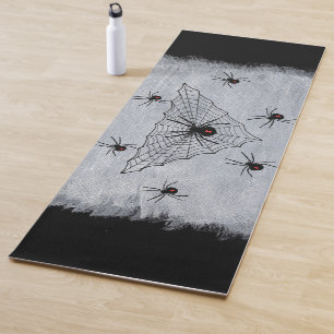 Spooky Spiderweb Black Widow Spider auf Schwarz-we Yogamatte