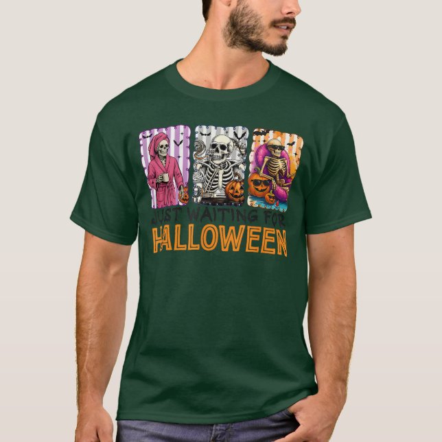 Spooky Summer Skeleton Just Waiting For Halloween  T-Shirt (Vorderseite)
