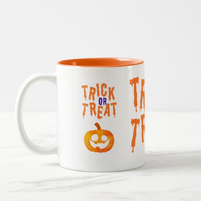 Spooky Trick oder Jack-o'-Laterne Halloween behand Zweifarbige Tasse (Links)