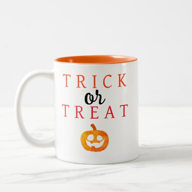 Spooky Trick oder Jack-o'-Laterne Halloween behand Zweifarbige Tasse (Links)