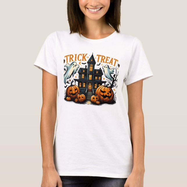 Spooky Trick oder Leckerei in einem alten Haus T-Shirt (Vorderseite)
