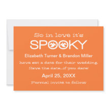 Spooky Typografie Halloween Save the Date