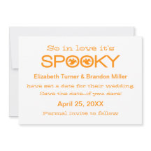 Spooky Typografie Halloween Save the Date