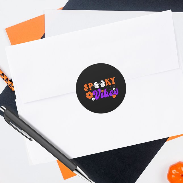 Spooky Vibes Ghosts Runder Aufkleber (Use these versatile stickers as envelope seals, on gifts, treat bags and more.)