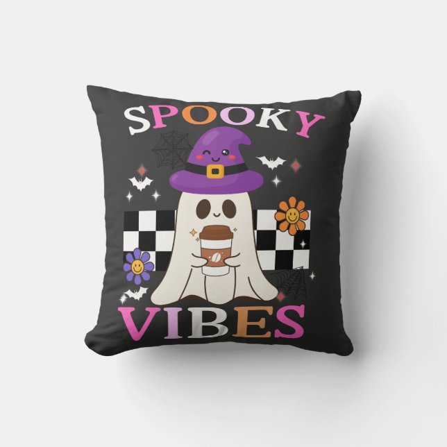 Spooky Vibes: Halloween Graphic T-Shirt Kissen (Vorderseite)