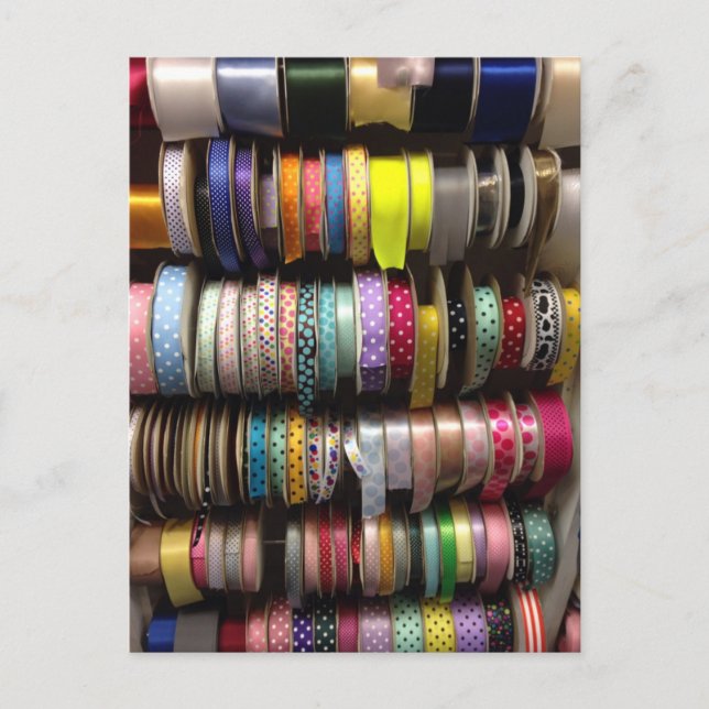 Spools des farbenfrohen NYC Garment District Postkarte (Vorderseite)