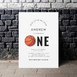 Sport Basketball Thema Kind 1. Geburtstag Party Einladung<br><div class="desc">Feiern Sie Ihren ersten Geburtstag mit dieser modernen,  stilvollen Einladung mit Basketball und individuellem Text. Fügen Sie einfach Ihre eigenen Daten hinzu,  indem Sie auf die Option "Personalisieren" klicken.</div>