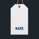 Sport Team School Colors NAME Coach Moderner Spaß Geschenkanhänger<br><div class="desc">Typografie auf weißem Hintergrund mit individuelle Name in blau. Leicht zu personalisieren Text,  Textfarbe zu Ihrer eigenen Teamfarbe. Große Geschenkpackung für JEDE Sportsveranstaltung,  Alter,  Okcasion. Athletisch,  sportlich,  Spaß. Mix und Match komplette Sport / Coach / Team Spirit / School Kollektionen von TMCdesigns.</div>