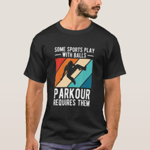 Sportliche Spiele mit Balls Parkplatz erfordert si T-Shirt