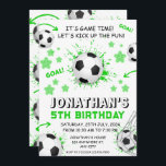 Sports Kids Soccer Geburtstagsparty Einladung<br><div class="desc">Bereit für eine All-Star Fußball Geburtstagsparty? In diesem Design finden Sie handbemalte Aquarellbilder wie Fußbälle und grünes Gras. Alle Texte sind an diesem Geburtstag editierbar und auch preisgünstige Postkarten sind erhältlich! Das Design ist für Jungen und Mädchen geeignet und ist vollständig anpassbar für 1. Geburtstag, 2. Geburtstag und ältere Kinder....</div>