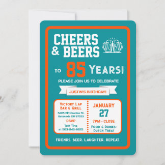 Sportsbar Geburtstags Cheers und Biere auf 85 Jahr Einladung