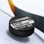 Sporty Custom Personalisiert Player Name & Nummer Eishockey Puck<br><div class="desc">Sportliche und lustige personalisierte Hockey-Puck-Sake für Ihren Hockey-Spieler. Unser Design zeichnet sich durch sportliche, lila und rote Designs mit anpassbaren Farben aus. Personalisieren Sie Ihre persönlichen Daten mit dem Namen des Spielers und der Jersey des Spielers. Design von Moodthology Papery. ** Bitte beachten Sie, dass die Farben im Bereich Zazzle...</div>