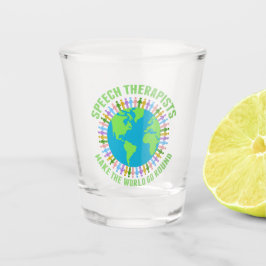 Sprechtherapeuten machen die Welt zu einer Niedlic Schnapsglas