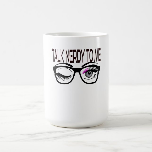 Sprich Nerdy mit mir Geek Glasses Winking Eye Pink Verwandlungstasse (Zentrum)