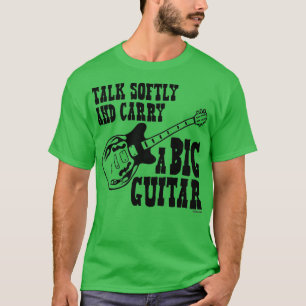 Sprich sanft und trage eine große Gitarre T-Shirt
