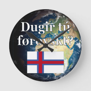 Sprichst du Färöisch? auf Färöisch. Flag & Erde Runde Wanduhr